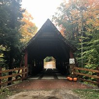 Loon Song Covered Bridge-Lake Ann必去景点