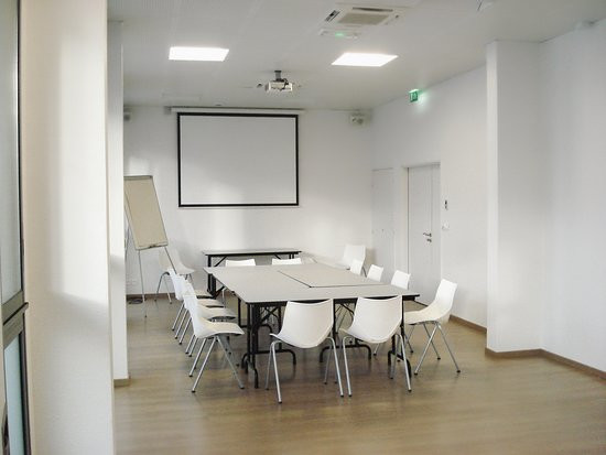 艾萨帝都酒店主图