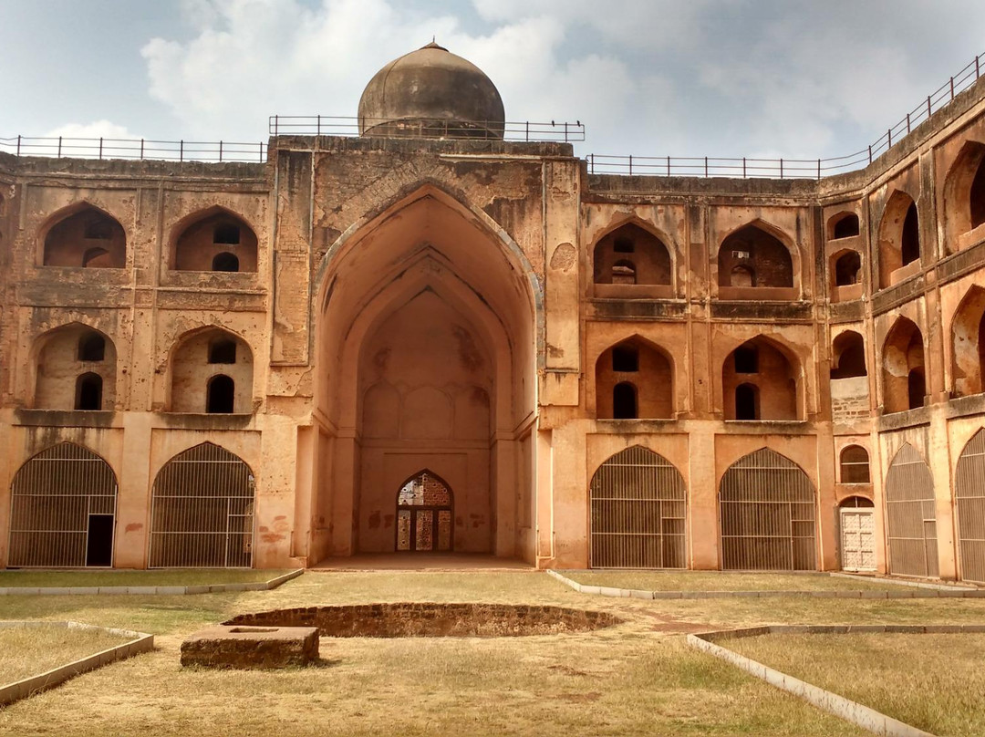 Mahamud Gawan Madrasa景点图片