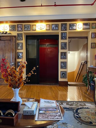 Edgewater Hotel主图