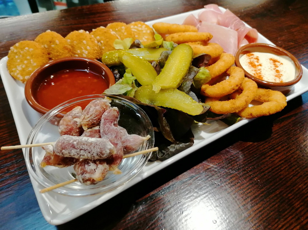 La Plagne-Tarentaise餐馆和美食-Spitting Feathers