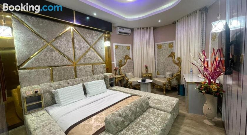 Vatican City Hotel & Suites
