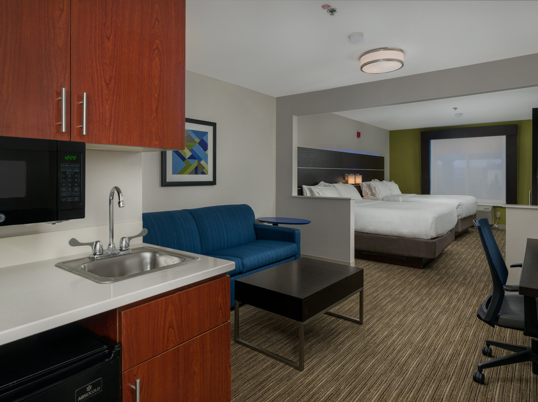 Holiday Inn Express & Suites Lawrence By IHG主图
