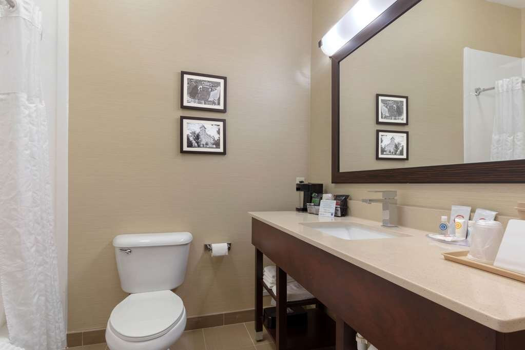 Comfort Inn & Suites Fayetteville-University Area主图