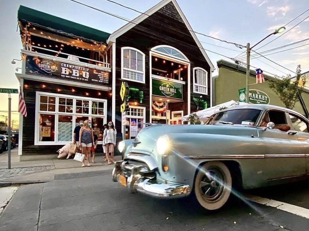 Green Hill Kitchen & Que