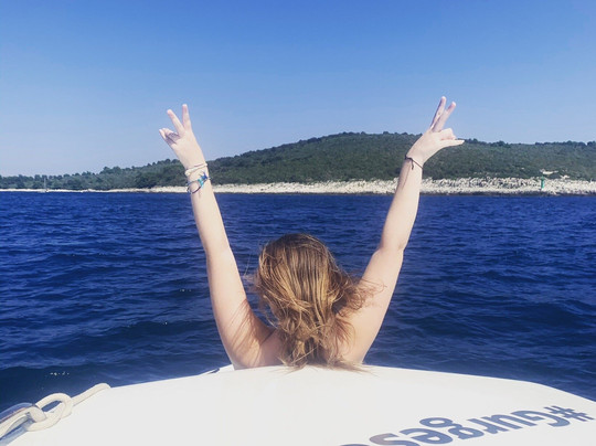 Rent a boat Pula-普拉必去景点