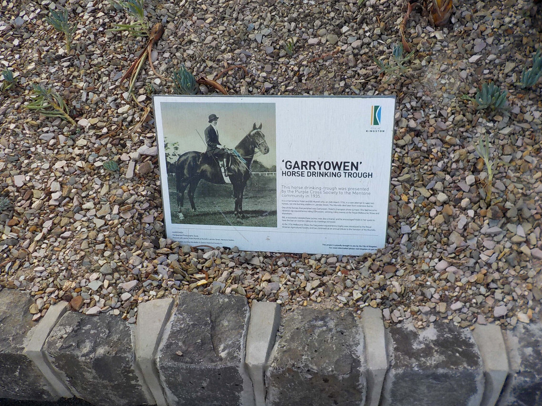 Garyowen Memorial Horse Trough景点图片