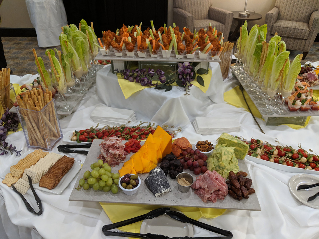 温德姆香槟豪顿套房酒店主图