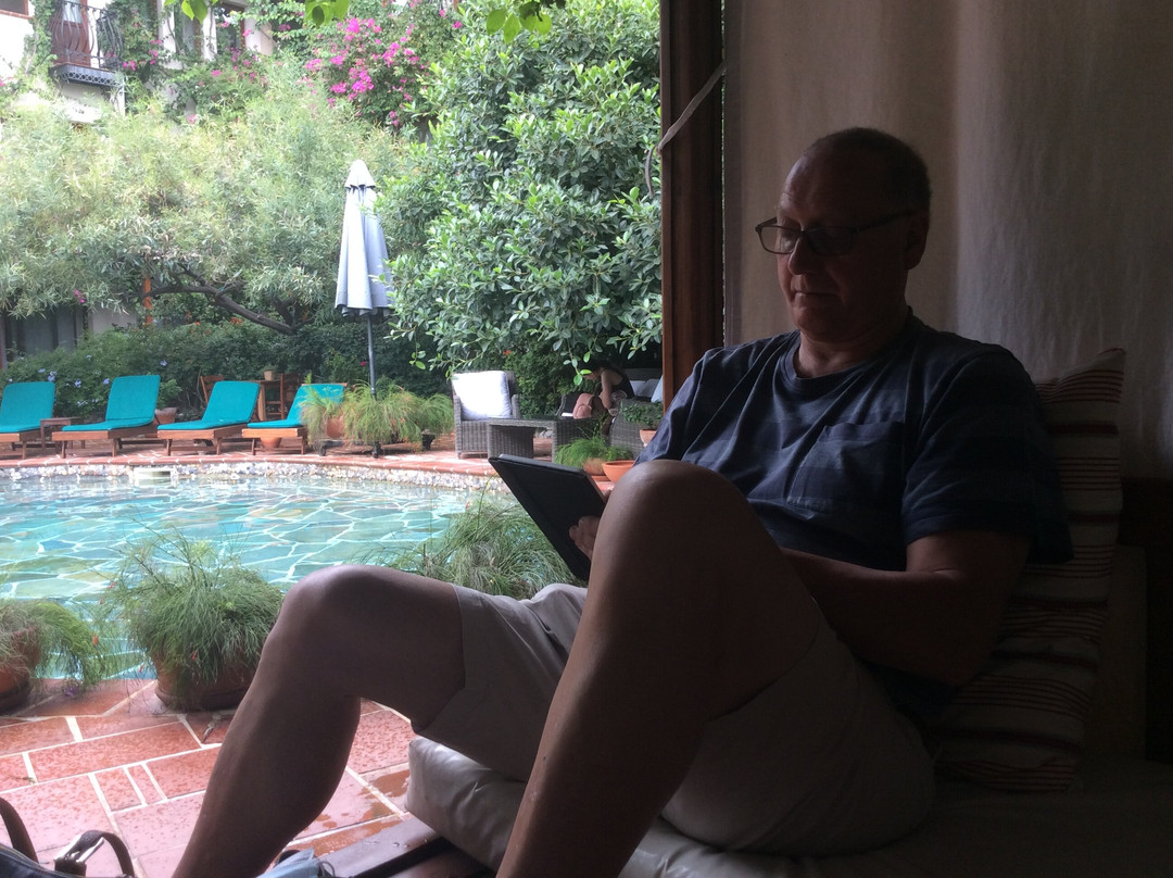 艾莉维诺套房酒店主图