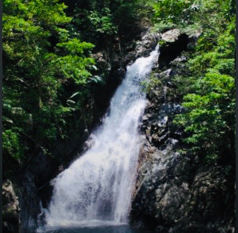 Hiji Waterfall景点图片