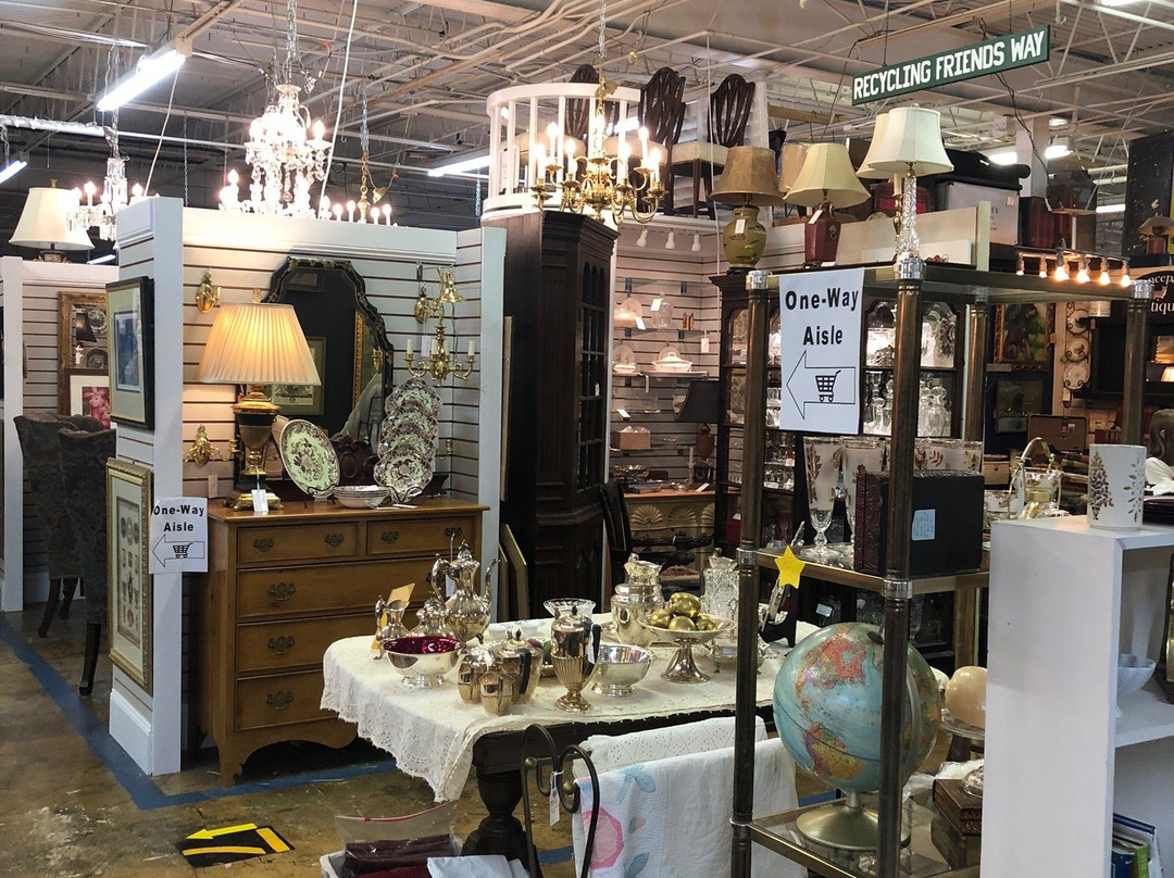 The Sleepy Poet Antiques Mall-夏洛特必去景点