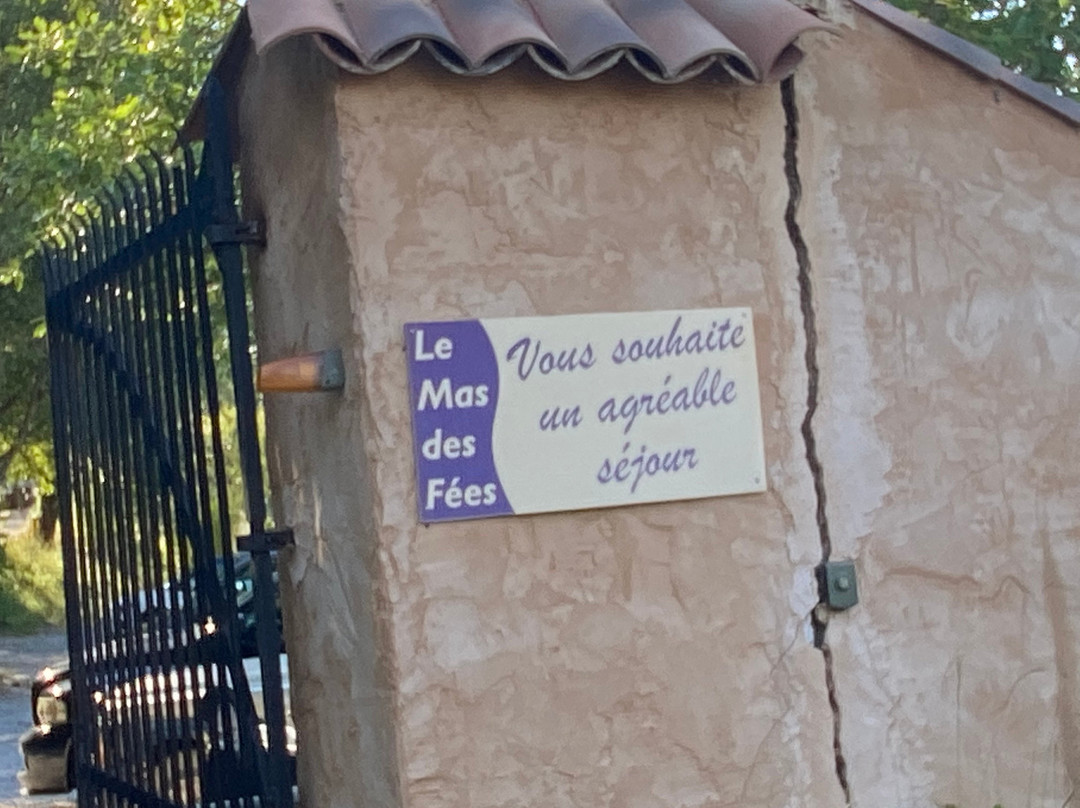 Au Mas des fees主图