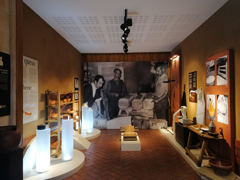 Queserías Chillón Plaza - Museo del Queso Chillón-Toro必去景点