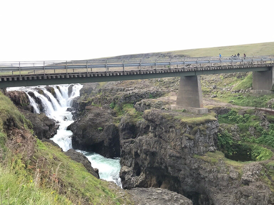 Kolugljufur Waterfall-华姆斯唐吉必去景点