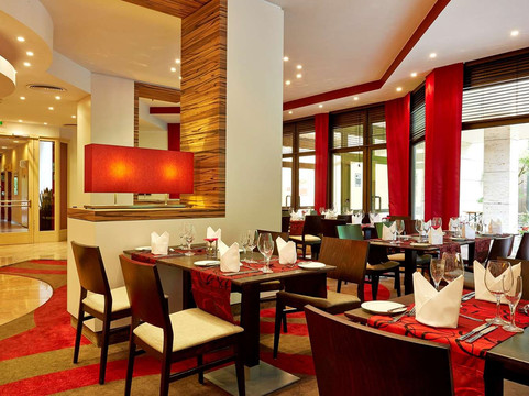 H+巴德索登酒店主图