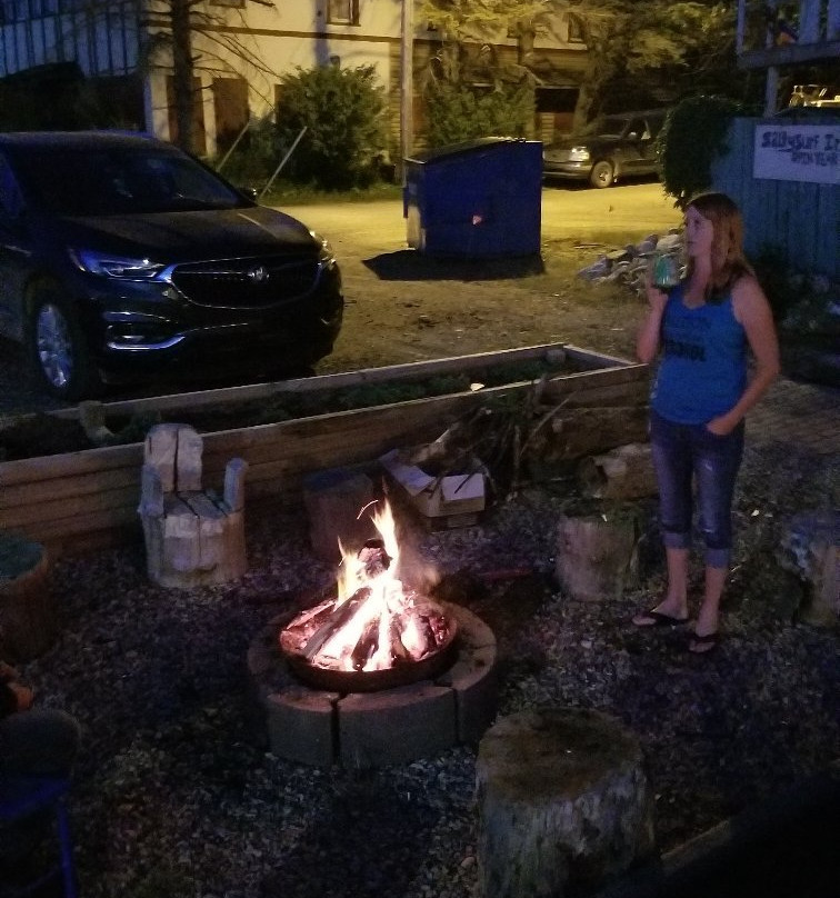 Salty Surf Inn主图