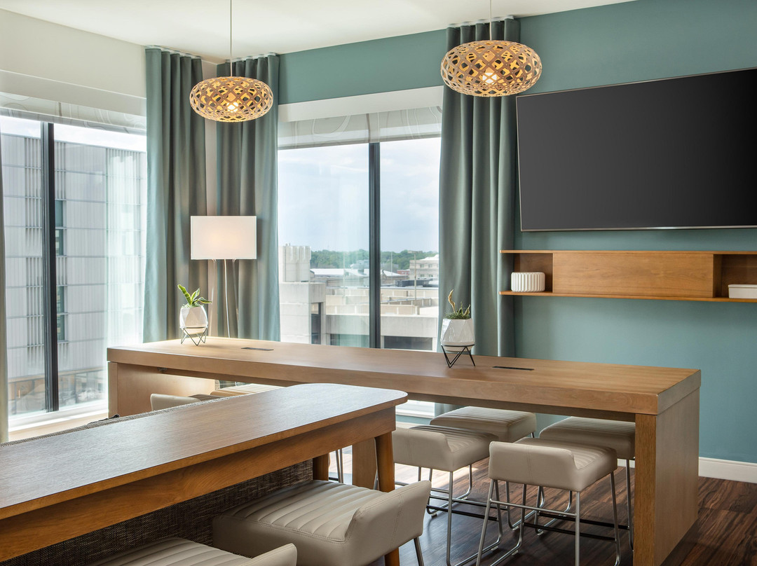 Element Iowa City主图