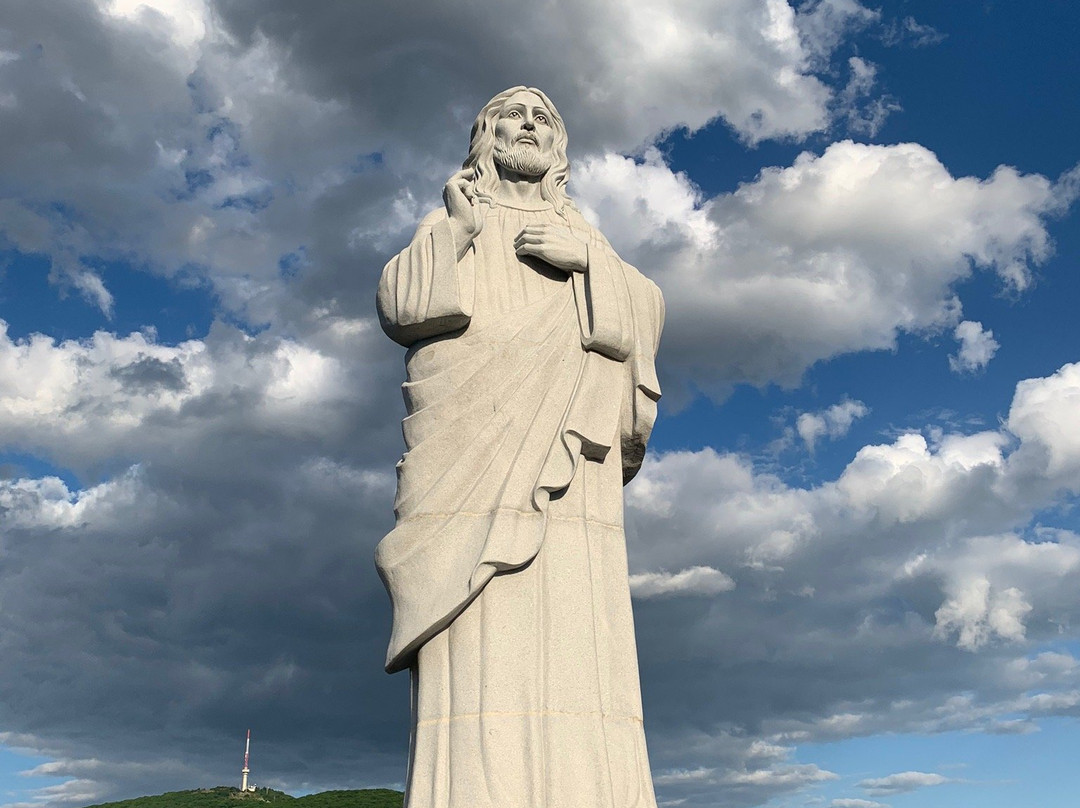 Blessing Christ Statue-Tarcal必去景点