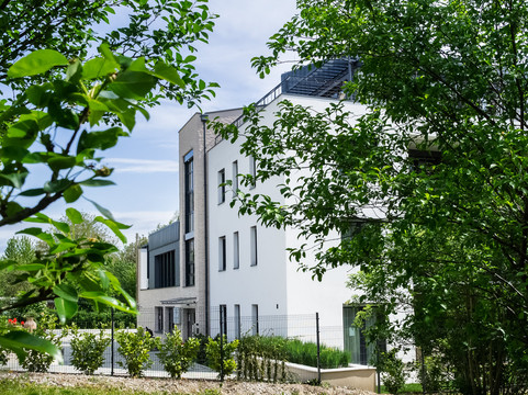 易适套房赫维兹主图