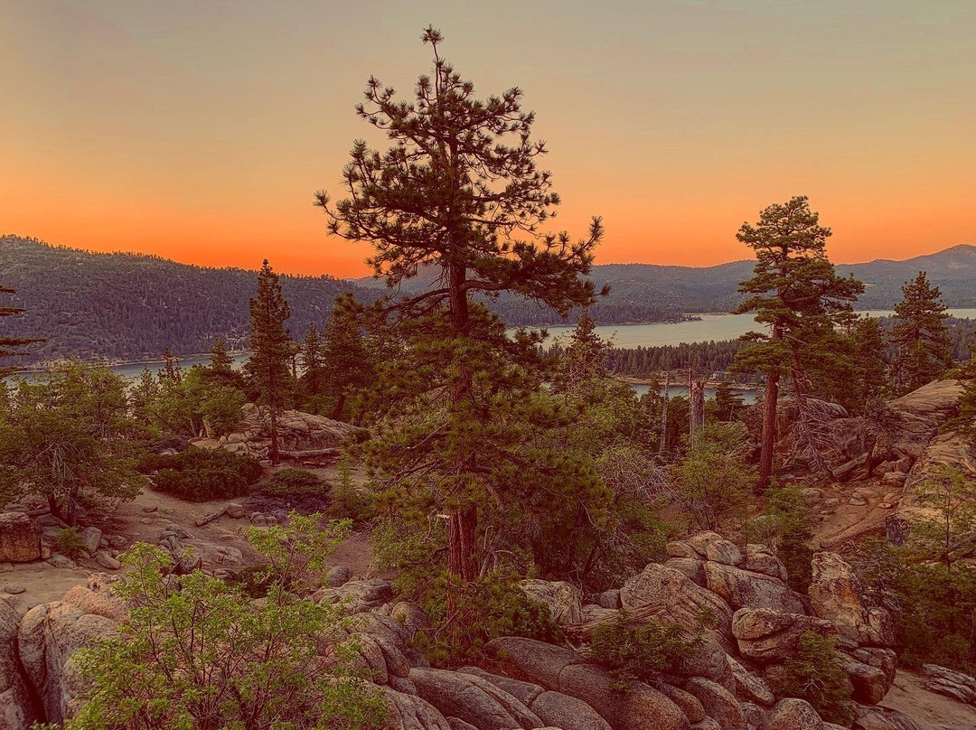 Castle Rock Trail-大熊湖必去景点