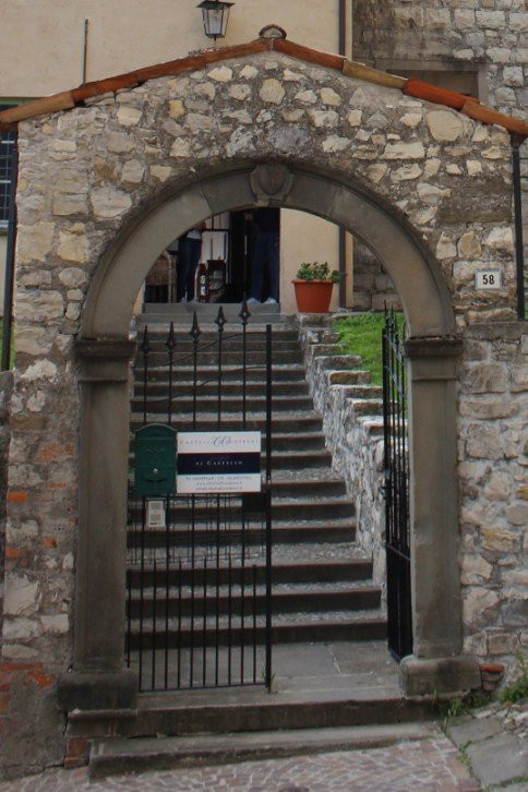 Palazzo Via Castello-蒙泰伊索拉必去景点