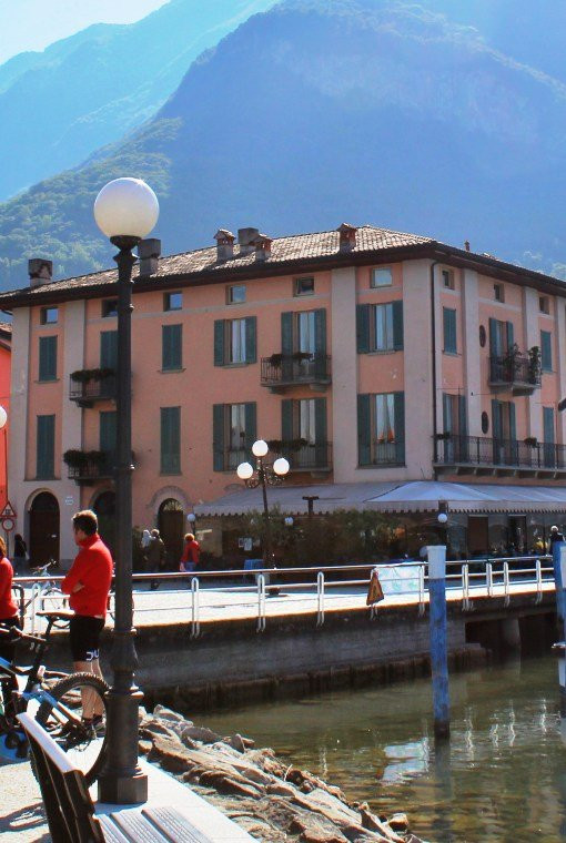 Piazza Alpini景点图片