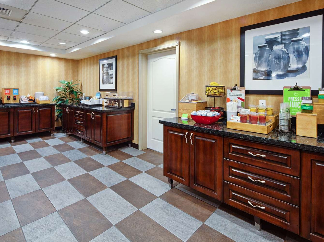 Hampton Inn & Suites Agoura Hills主图