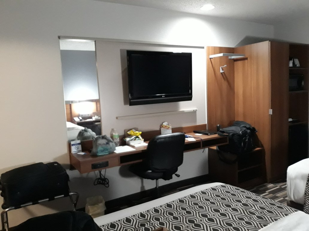 艾康诺洛奇套房酒店主图