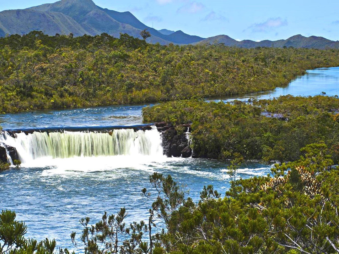 Les Chutes de la Madeleine-Yate必去景点