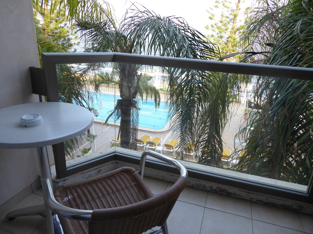 罗恩海滩酒店主图