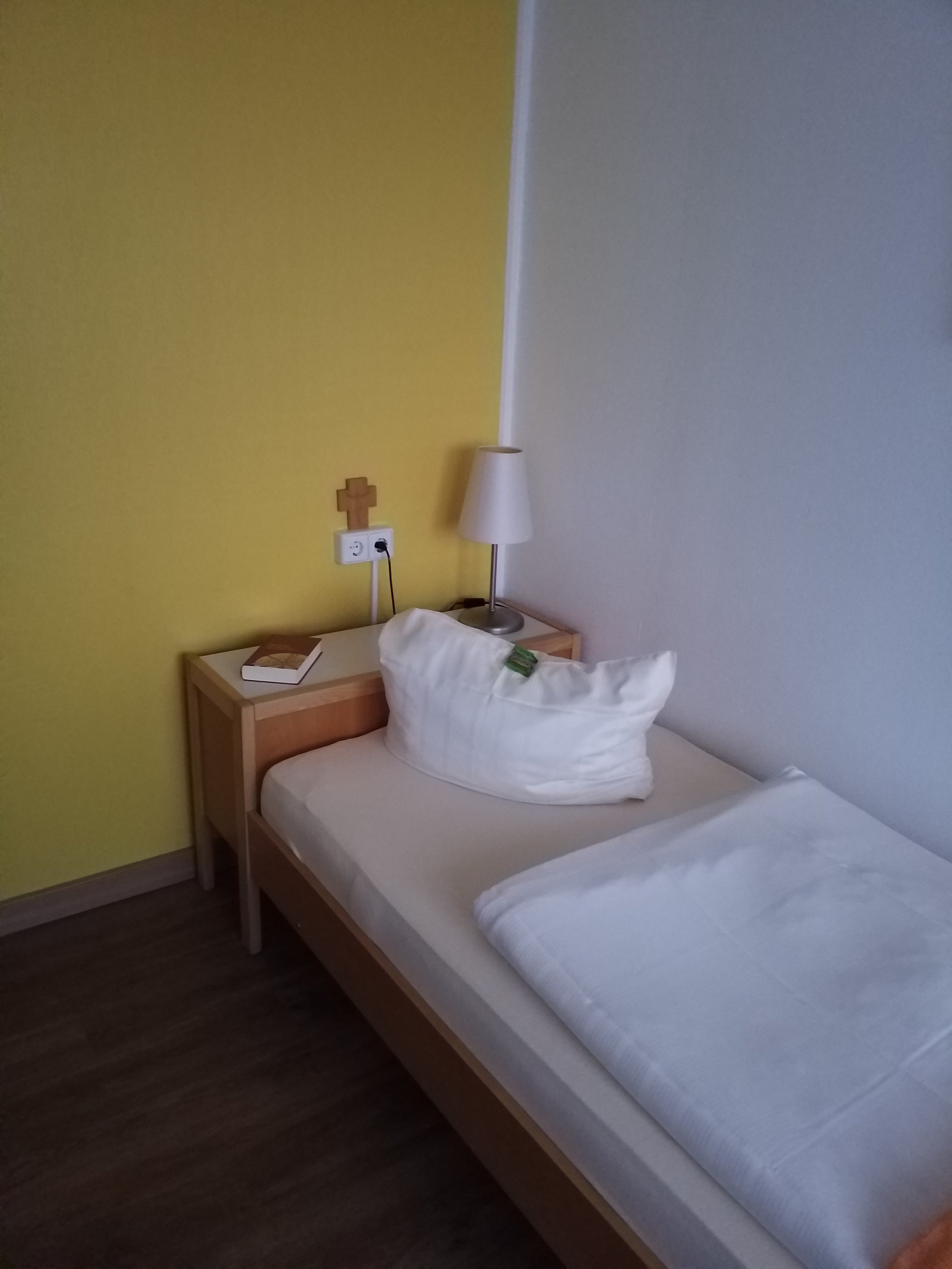 Heinrich Pesch Hotel-官方