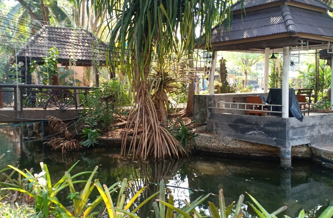 Choeng Noen餐馆和美食-Happy Camper