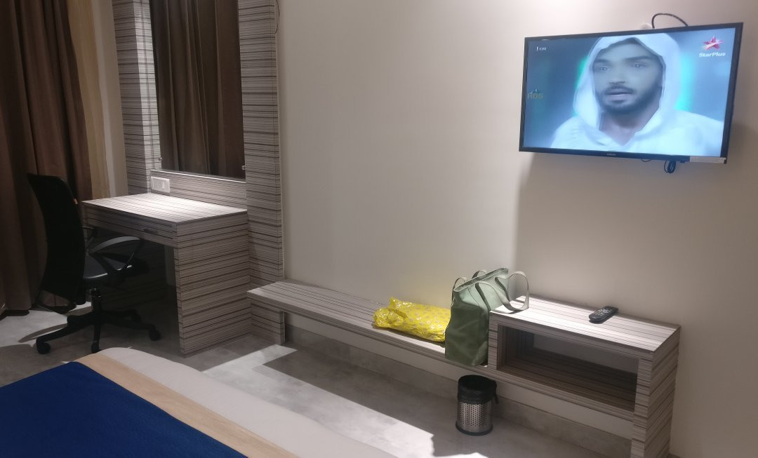 Hotel Crystal Grand主图