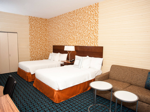 舒适套房酒店阿克伦南主图