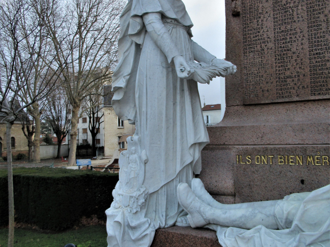 Monument communal-阿尔福维尔必去景点