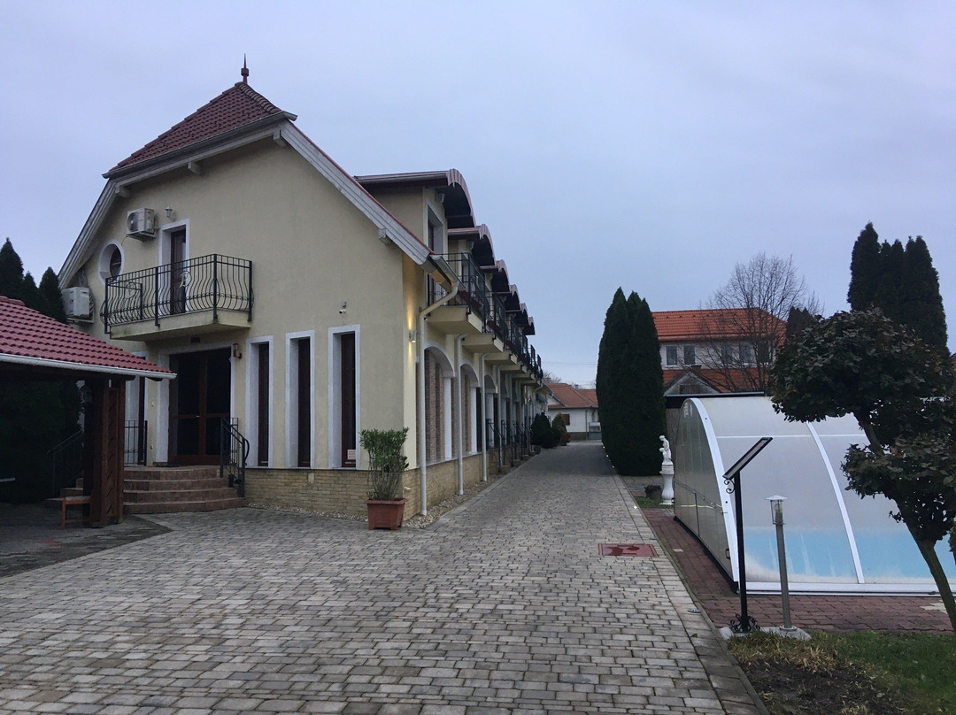 Bavarian Guest House and Aparthotel主图