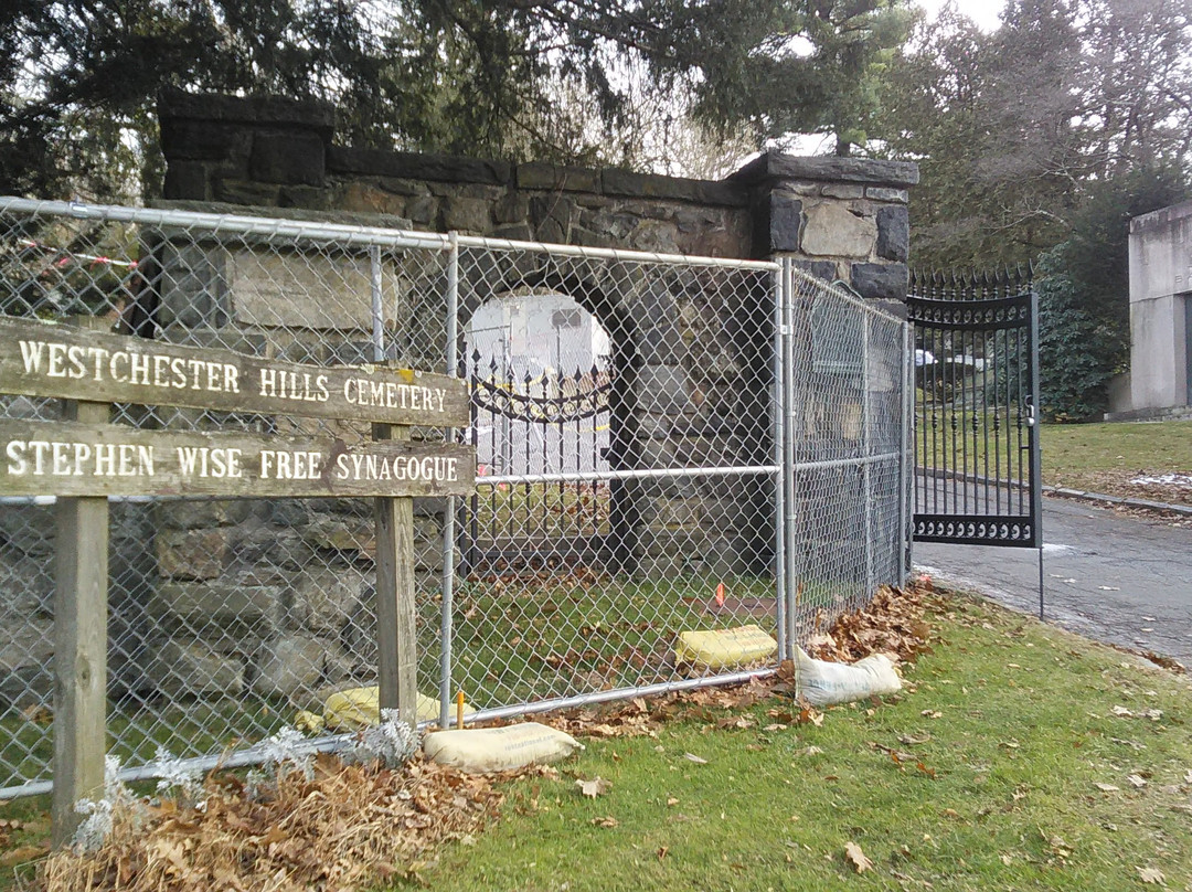 Westchester Hills Cemetery景点图片