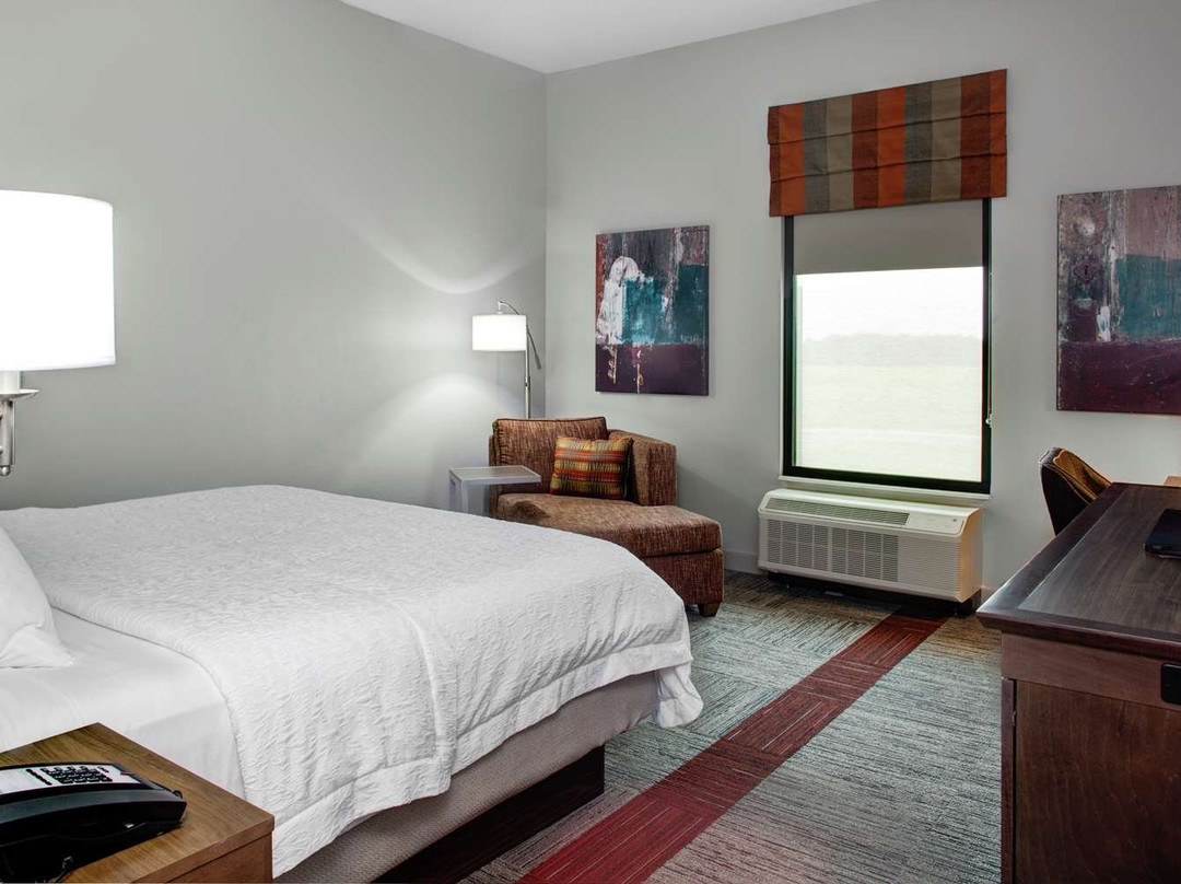 Hampton Inn & Suites Pittsburg Kansas Crossing主图