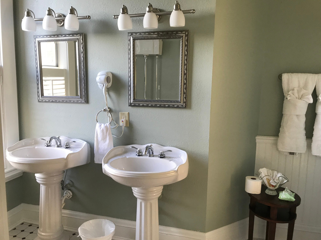 Oak Tree Hotel主图