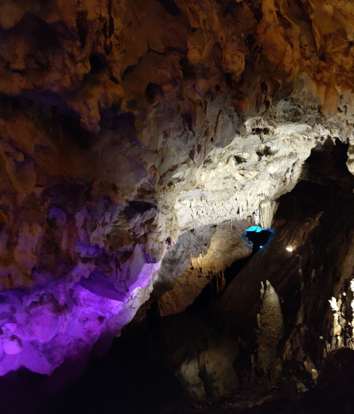 Vrelo Cave-Dolna Matka必去景点