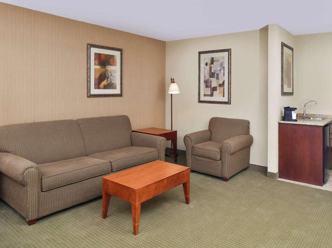 哈里森希尔顿恒庭酒店主图