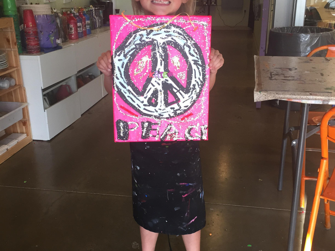 Luthersville旅游景点-Bubbles and Brushes Art Studio