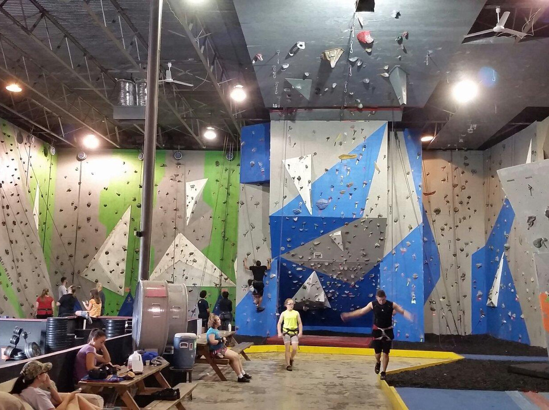 Dyno-Rock Indoor Climbing Center景点图片