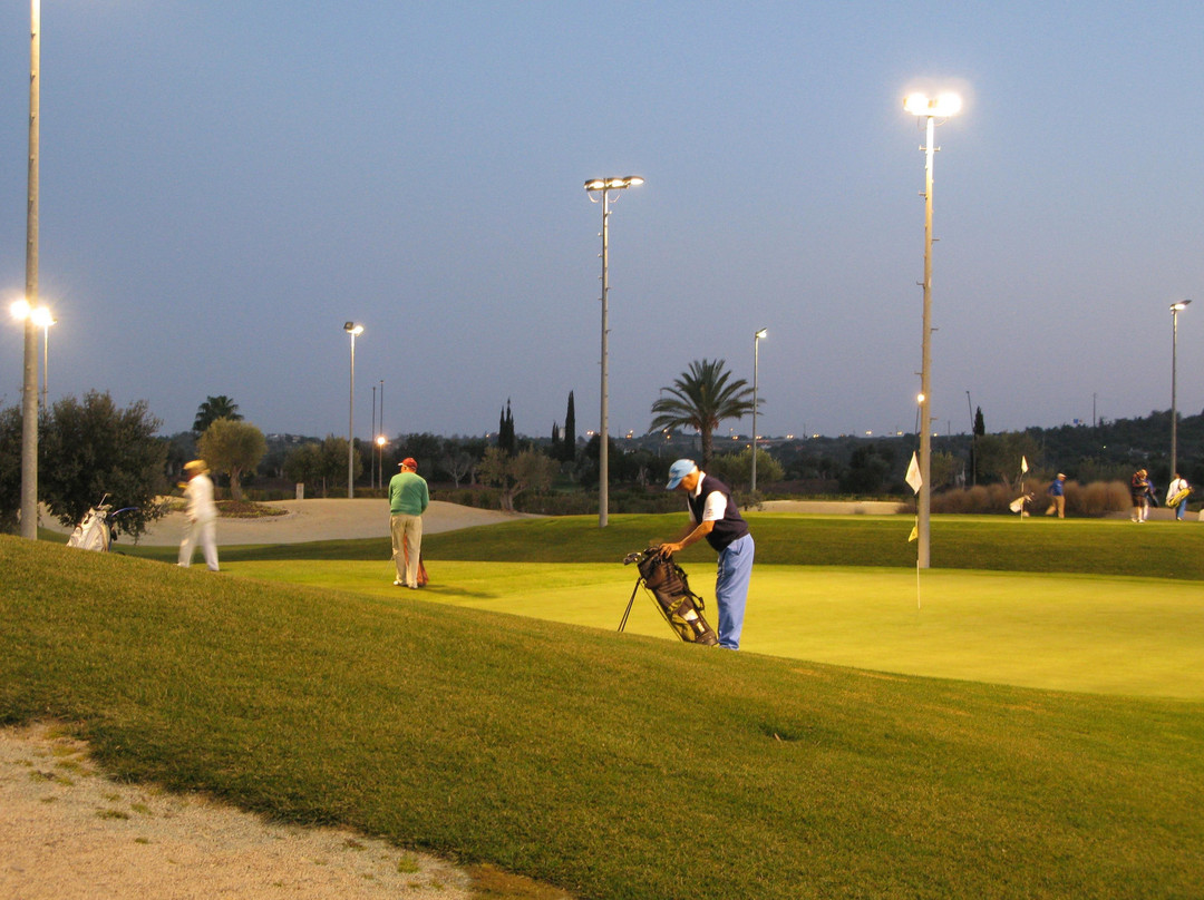 Floodlit Par 3 Golf Competition & BBQ Dinner景点图片