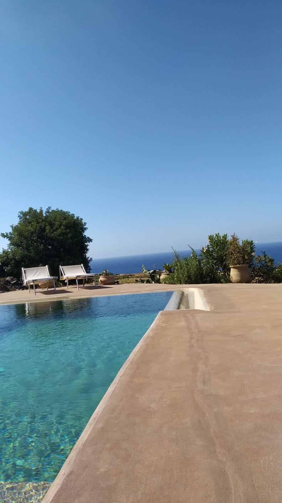 Dammusi Sciuvechi Resort-泳池