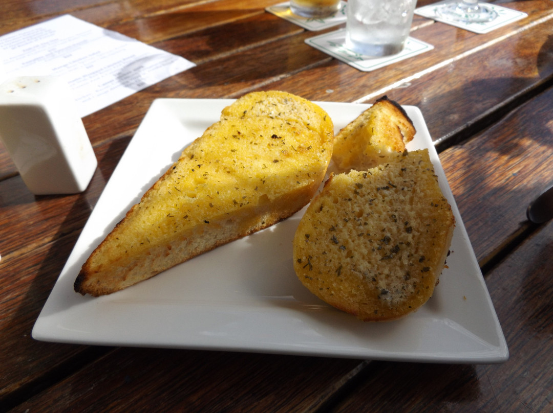 Nightcap at Kawana Waters Hotel主图