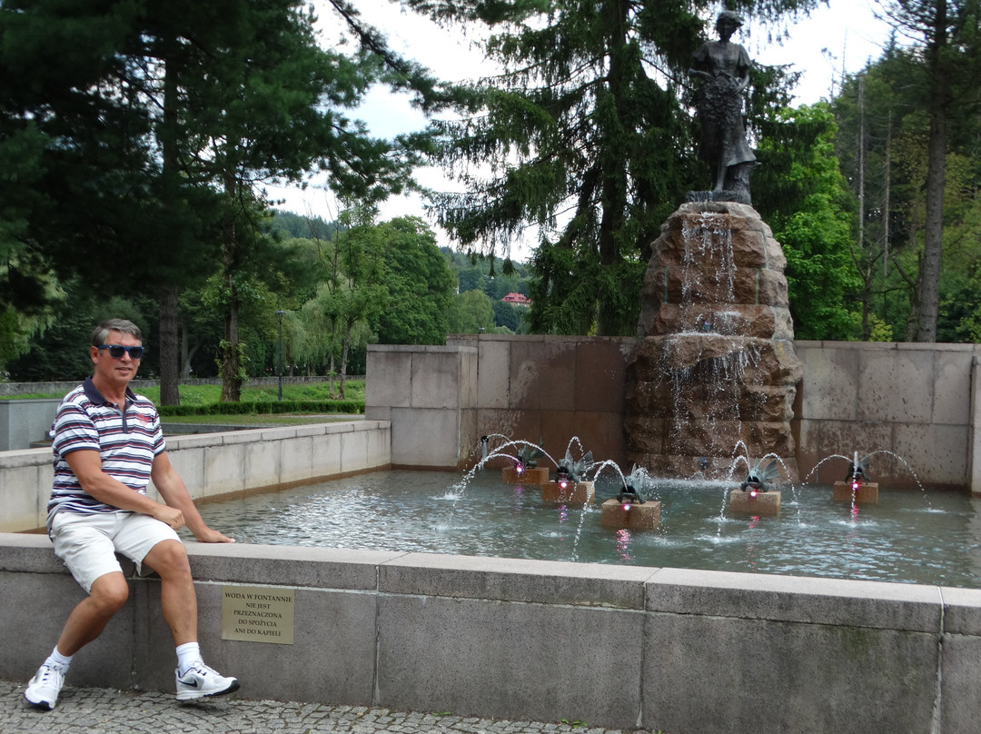 Zabytkowy Park Przygod i Pomnik Zrodel Wisly-Wisla必去景点