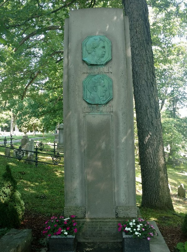 Mark Twain's Grave景点图片