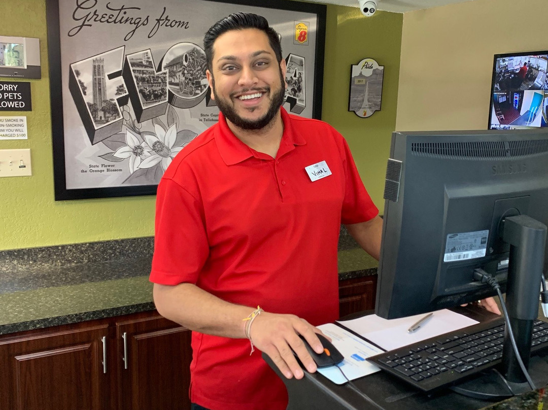 Super 8 by Wyndham Sarasota Near Siesta Key主图