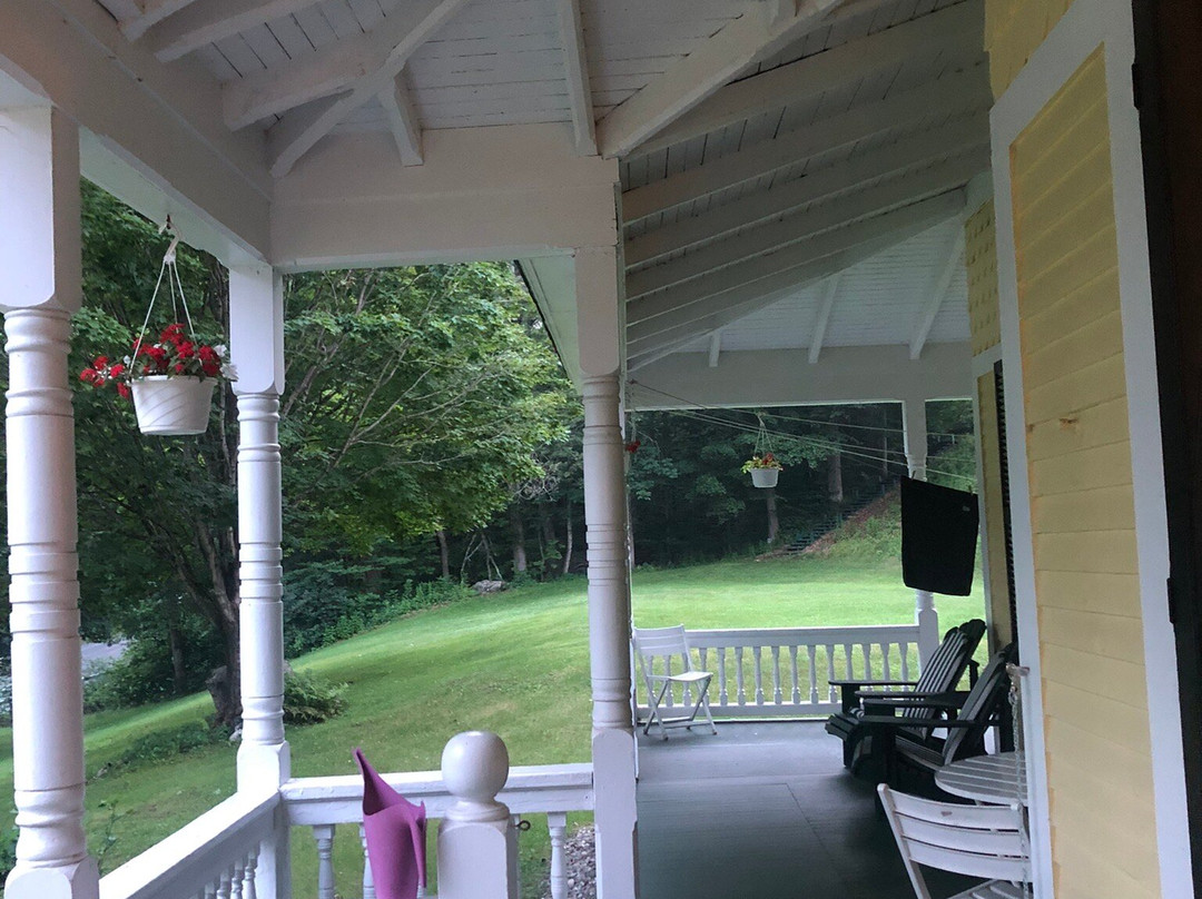 Moore's Inn